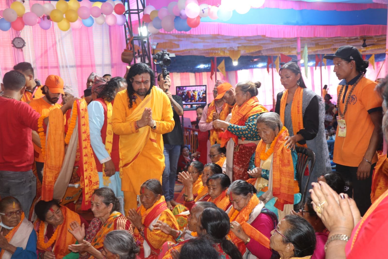 बुवाको मुख हेर्ने दिनमा जेष्ठ नागरिकलाई सम्मान