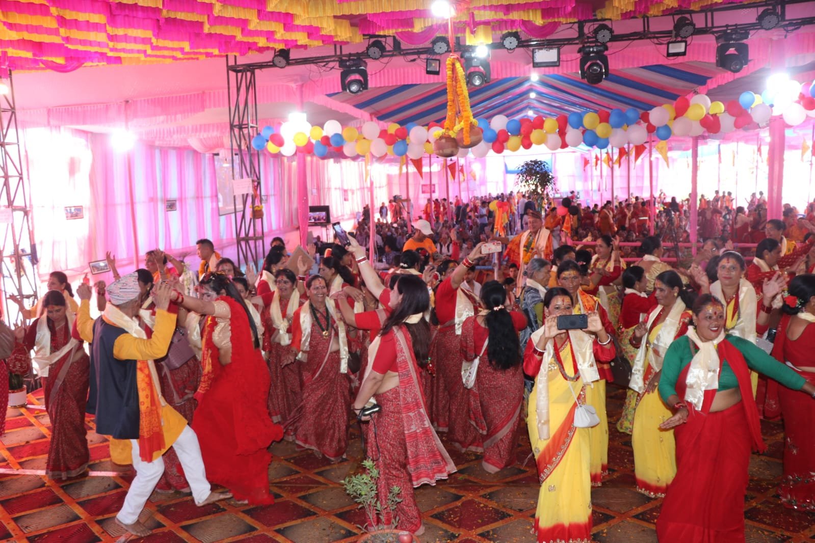 महायज्ञमा भक्तजनहरुको घुइँचो