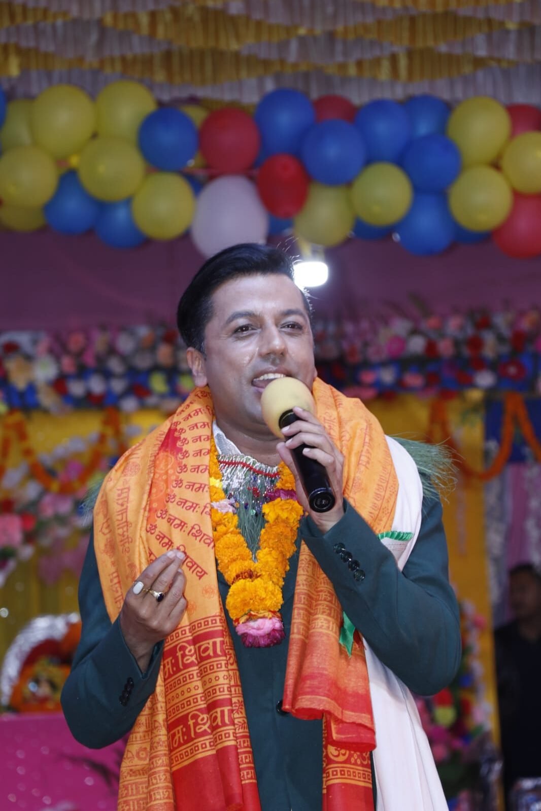 खुमनले नचाए महायज्ञका भक्तजनलाई